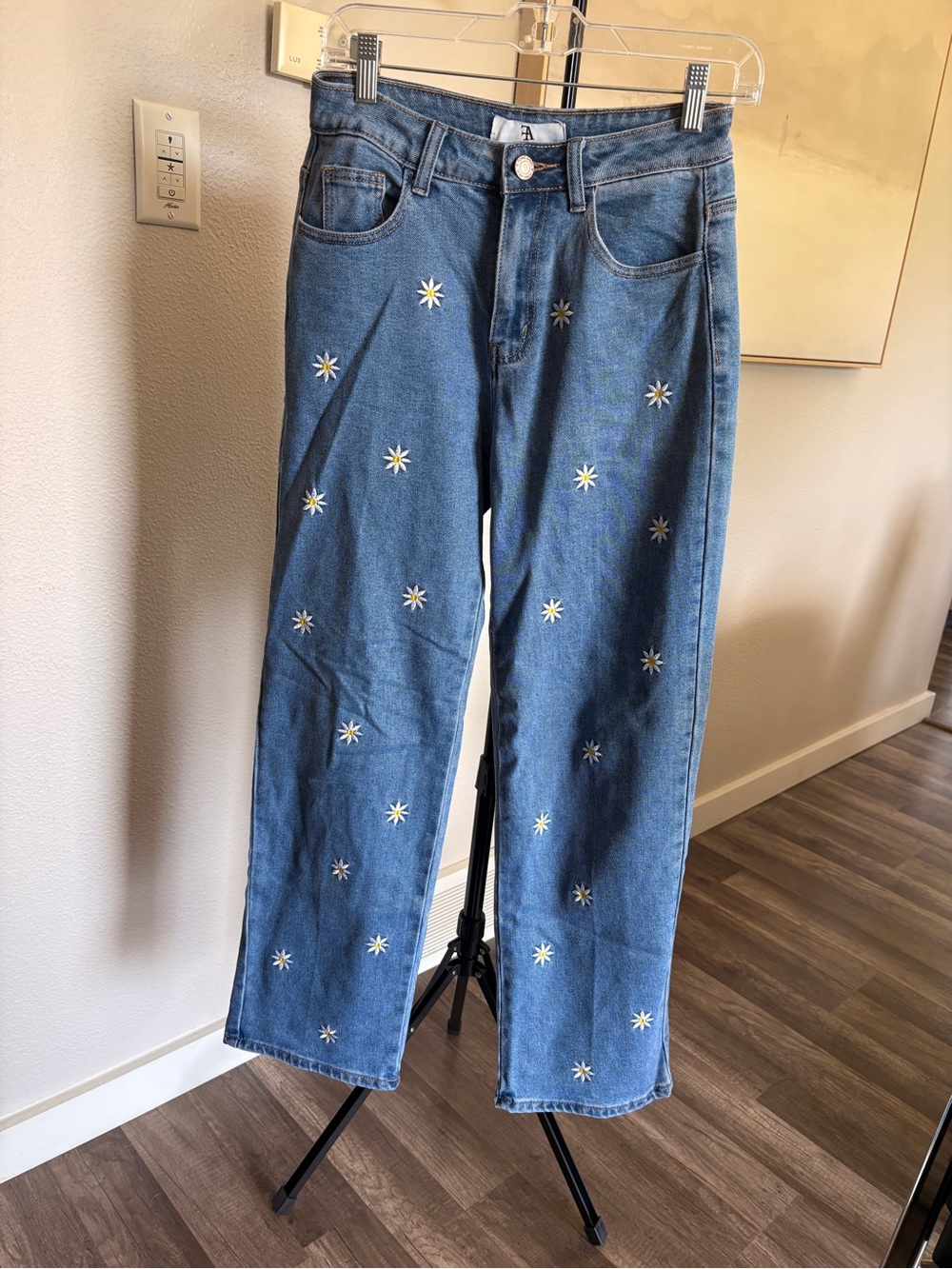 Straight-Leg Blue Jeans with Daisy Embroidery
